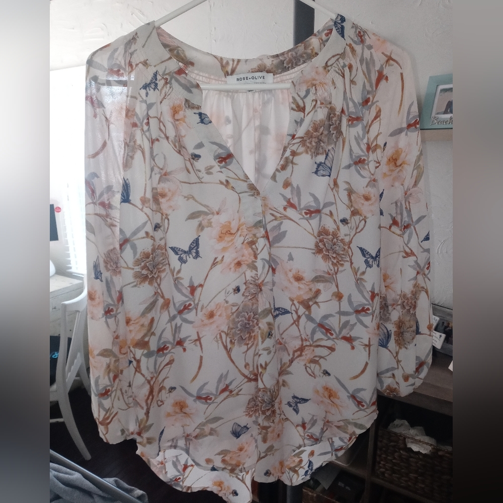 Floral butterfly flowy blouse size small